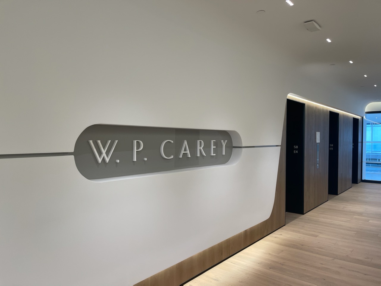 wp carey – elevator lobby letters